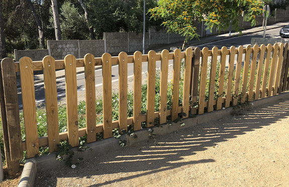 valla de madera instalada